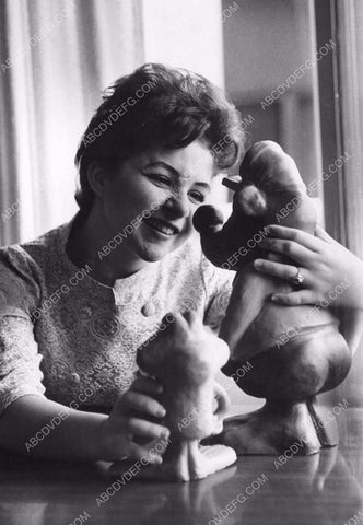 candid Brenda Lee at home w some figurines 8b20-5153