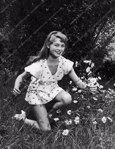 beautiful Brigitte Bardot picking some flowers 8b20-5290