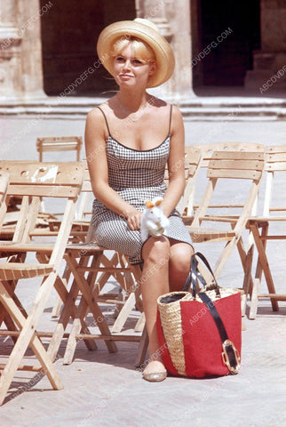 candid Brigitte Bardot taking a little rest 8b20-5329