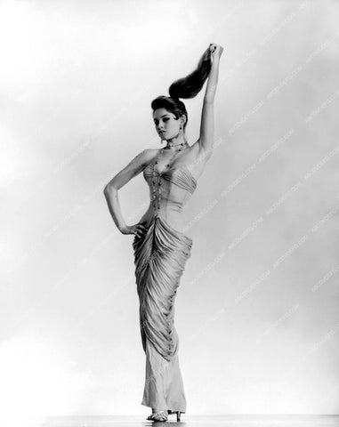 beautiful Brigitte Bardot full length shot 8b20-5333