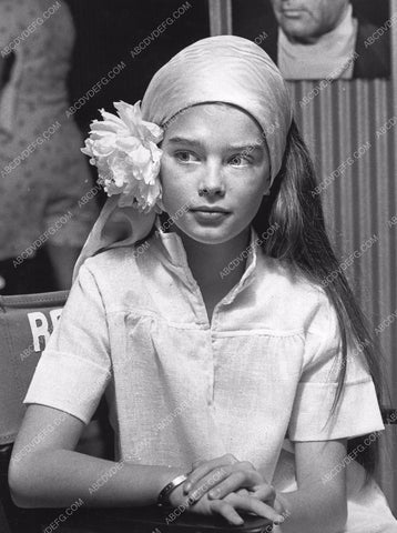 Brooke Shields seated next to Burton Taylor pics 8b20-5468