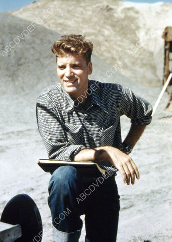 candid Burt Lancaster outdoors pic 8b20-5590