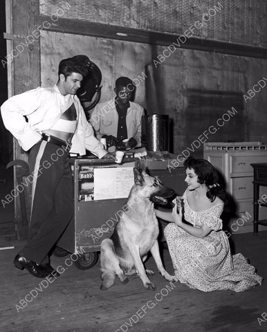 Debra Paget feeding the dog behind the scenes 8b20-5716