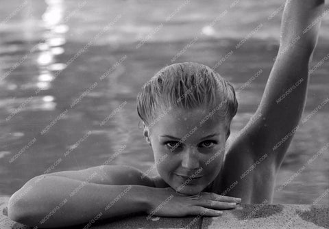 Carol Lynley all wet in the pool 8b20-5894