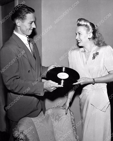 Carole Landis gets a record for your listening pleasure 8b20-5921