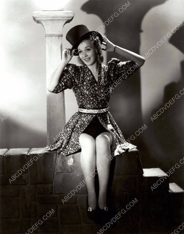 Carole Landis cute in top hat pic 8b20-5938