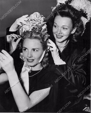 Carole Landis gets some help with her flowers 8b20-5964