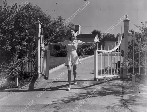 beautiful Carole Landis at foot of driveway 8b20-6019