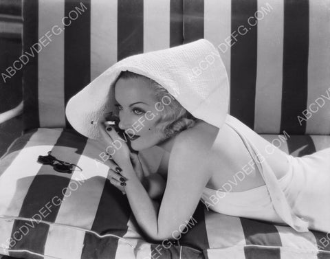 beautiful Carole Lombard getyting a little sun 8b20-6031