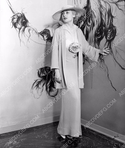 beautiful Carole Lombard poses in new dress 8b20-6051