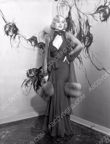Carole Lombard poses in new dress 8b20-6096