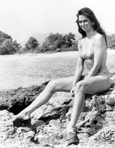 Caroline Munro in her bikini by the water 8b20-6136