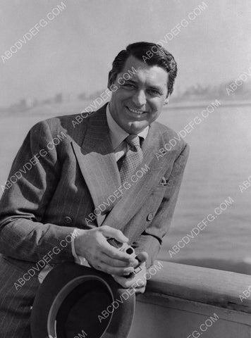 handsome Cary Grant at the ship's rail 8b20-6143