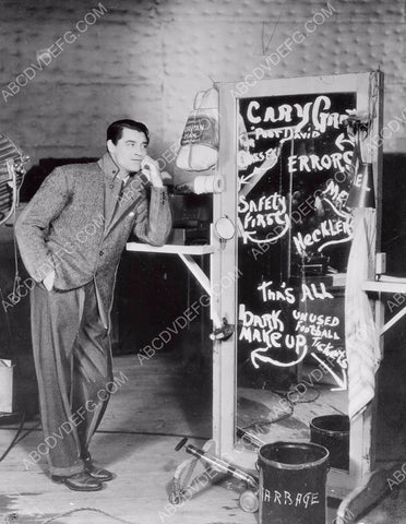 Cary Grant behind scenes victim of practical joke 8b20-6160
