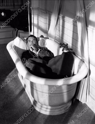 Cary Grant in an empty bathtub 8b20-6164