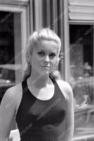Catherine Deneuve outside in sunshine 8b20-6230