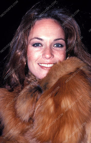 beautiful Catherine Bach in fur 8b20-6270