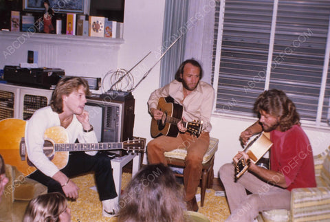 Andy Gibb rehearses with his brtothers (check out the Betamax) 8b20-6532