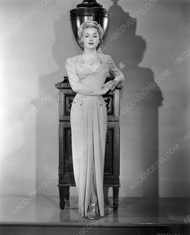Anne Shirley full length fashion portrait 8b20-6699
