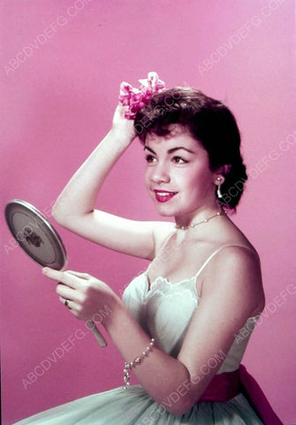 Annette Funicello last minute makeup check 8b20-6764