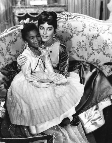 Ava Gardner and young girl film scene 8b20-6829