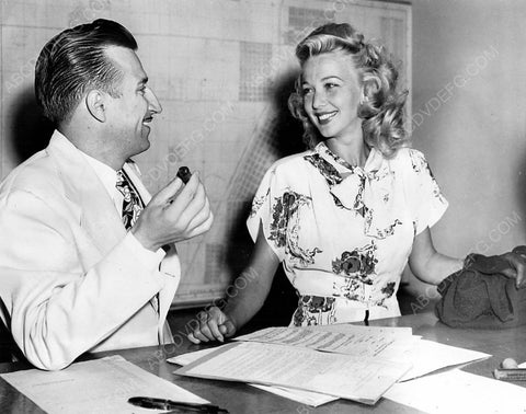 Carole Landis signs a contract I think 8b20-6840