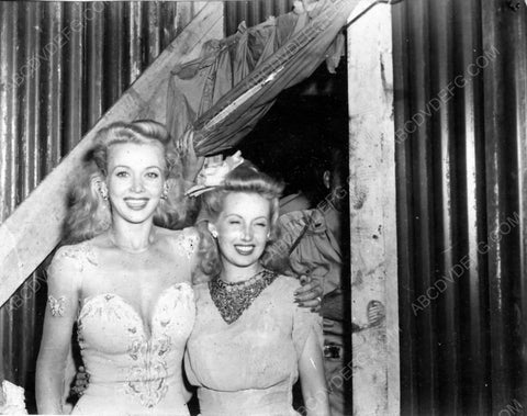 candid Carole Landis and I don't know who 8b20-6852