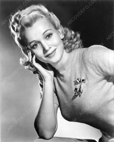 beautiful sweater girl Carole Landis 8b20-6888