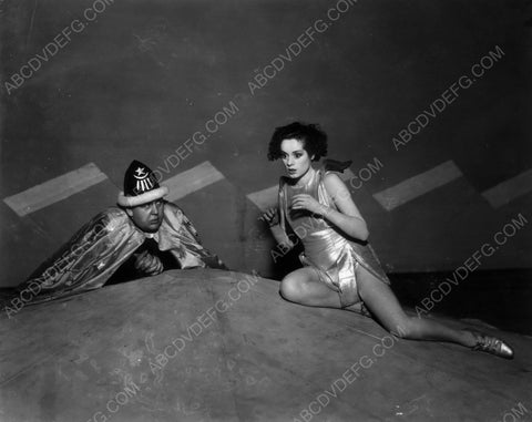 Charles Laughton Elsa Lanchester on some carnival ride 8b20-6907