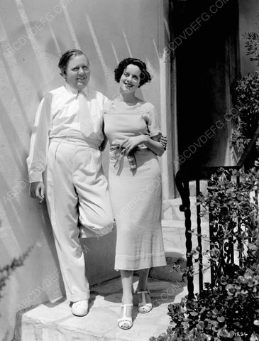 Charles Laughton Elsa Lanchester in the backyard 8b20-6936