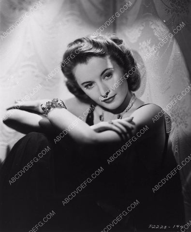 Barbara Stanwyck portrait 8b20-7211