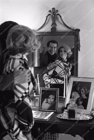 Barbara Bain Martin Landau at home 8b20-7279