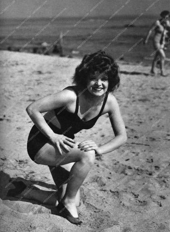 Clara Bow on the beach 8b20-7615
