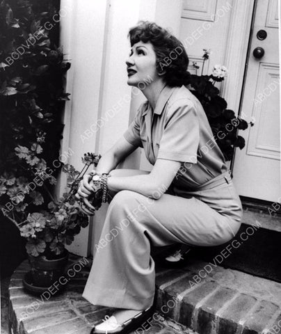 candid Claudette Colbert on the doorstep 8b20-7758