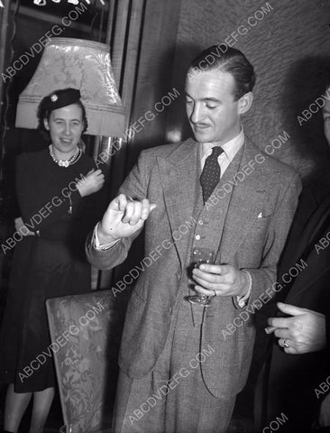 candid David Niven does magic with a coin 8b20-7804