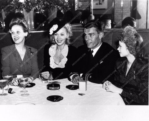 Carole Landis dines at the Stork Club Restaurant w friends & family 8b20-7871