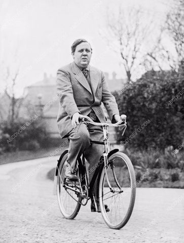 Charles Laughton takes his bicycle for a ride 8b20-7926
