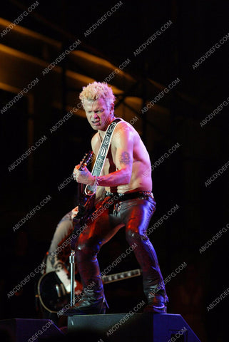 Billy Idol rockin out on stage 8b20-7942