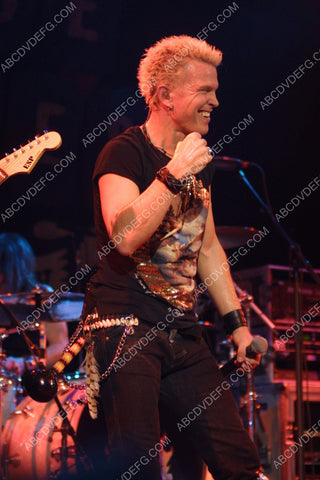 Billy Idol having fun on stage 8b20-7951