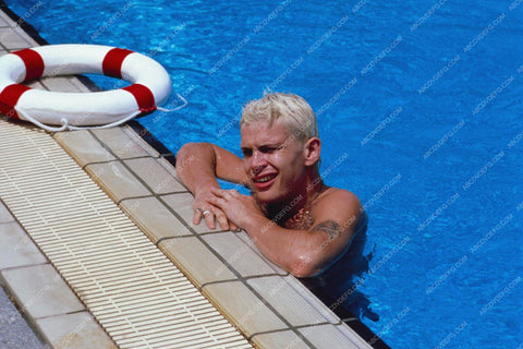 Billy Idol in the swimming pool 8b20-7956