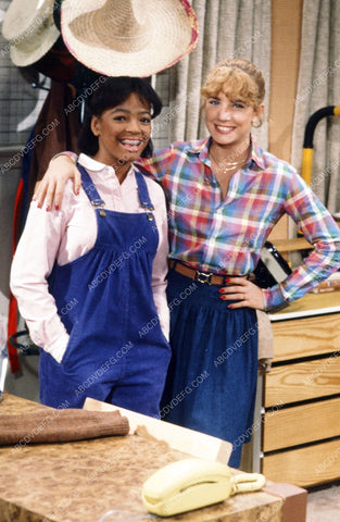 Kim Fields visits with Dana Plato 8b20-8083