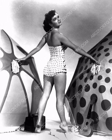 Debbie Reynolds radio ukulele umbrellas ready for the beach 8b20-8154
