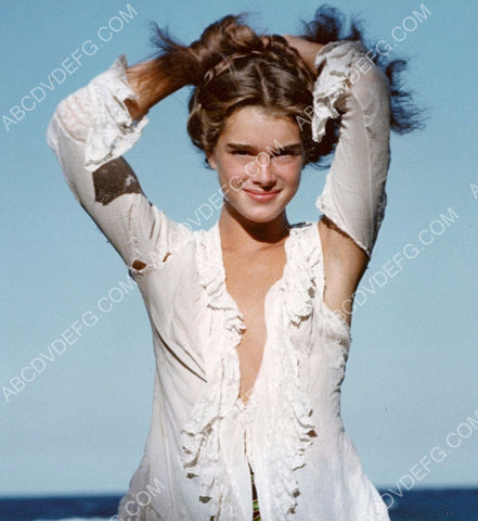 Brooke Shields out in the sunshine 8b20-8425