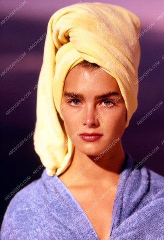 Brooke Shields wrapped in two towels 8b20-8464