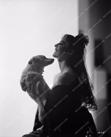 Ava Gardner playing with her dog 8b20-8473