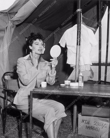 Ava Gardner applies some makeup behind the scenes film Mogambo 8b20-8476