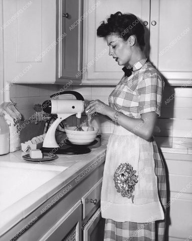 candid Ava Gardner cooking or baking up something good 8b20-8492