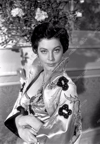 Ava Gardner sporting a fantastic jacket 8b20-8494