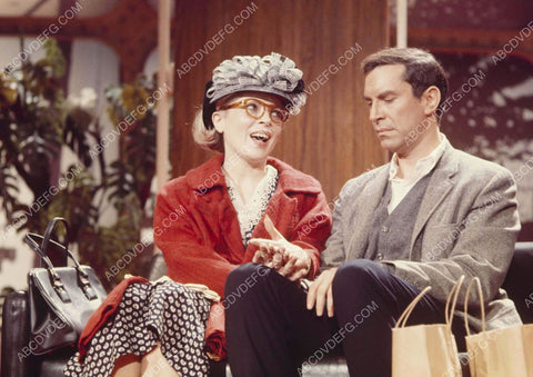 Barbara Bain Martin Landau TV comedy skit 8b20-8562