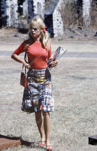 Brigitte Bardot walking in the park 8b20-8647